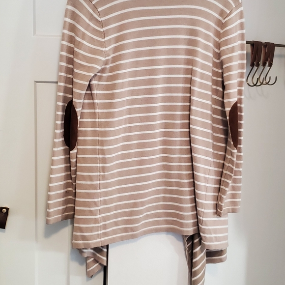 Tan sweater with camel elbow patches - Picture 6 of 6